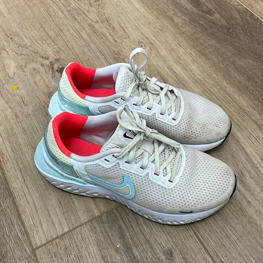 nike tennis shoes